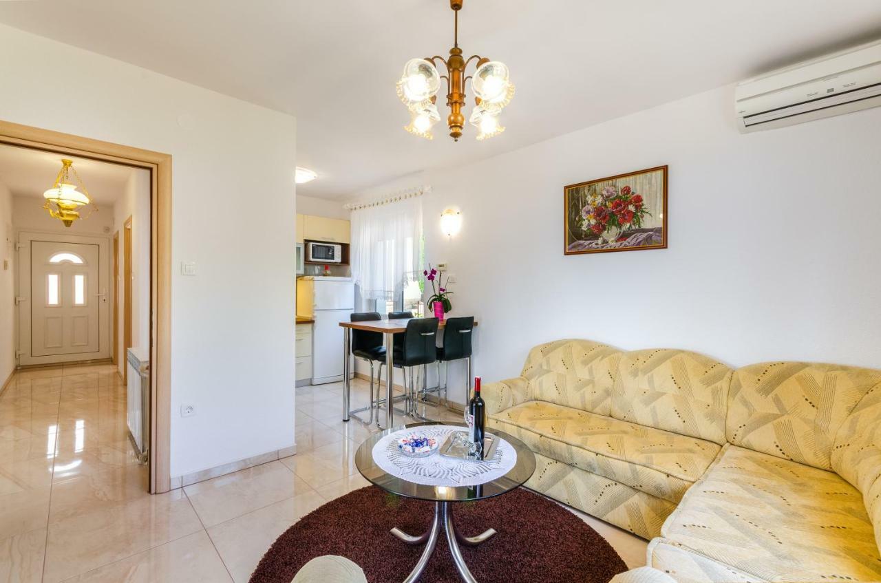 Apartment Katica *